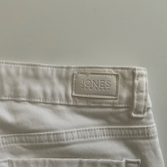 Jones NY Lexington Capri Pants Sz 2 White Slimming Classic Stretch Comfort Chic - Picture 8 of 8